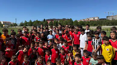 Cengiz Ünder, Balıkesir'de genç sporcularla buluştu