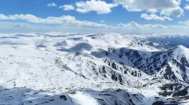 Erzurum Palandöken'de kar bereketi yaşanıyor