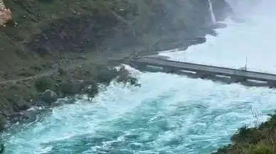 Diyarbakır ve Malatya'yı birbirine bağlayan köprü hasar gördü