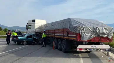 Bozdoğan-Nazilli kara yolunda otomobil ve tır çarpıştı : Bir kişi yaralandı