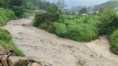 Karabük'te sağanak yağış nedeniyle derelerde su seviyesi yükseldi