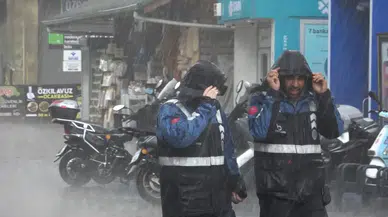Bolu'da sağanak etkisi : Cadde ve sokaklarda sular birikti