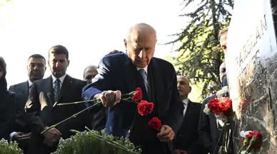 MHP Genel Başkanı Bahçeli, Türkeş'in kabrini ziyaret etti