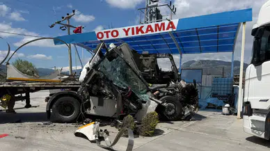 Burdur’da trafik kazası : Tır kamyona arkadan çarptı, 1 kişi yaralandı