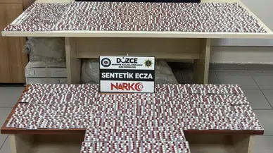 Düzce'de araç döşemelerine saklanmış binlerce uyuşturucu hap ele geçirildi