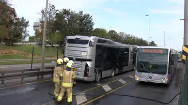 Üsküdar'da metrobüste yangın çıktı