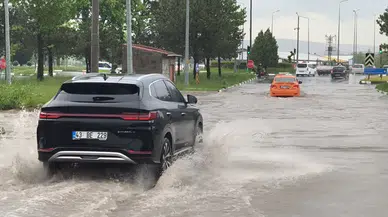 Kütahya'da sağanak ve dolu yağışı etkili oldu