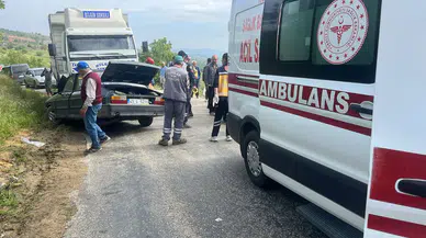 Manisa Salihli'de kamyon ile otomobil kafa kafaya çarpıştı : 1 ölü, 1 yaralı