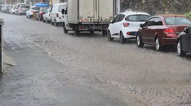 Tekirdağ'da sağanak : Yollar dere gibi aktı
