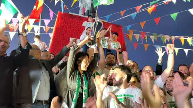Trendyol 1. Lig'e yükselen Muğlaspor, kupayla evine döndü