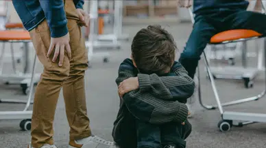 İstanbul Arnavutköy’de akran zorbalığı : Bir öğrenciyi tekme tokat darp ettiler