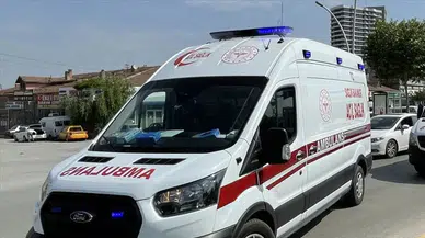 Elazığ'da otomobil ile ticari araç çarpıştı : 4 yaralı