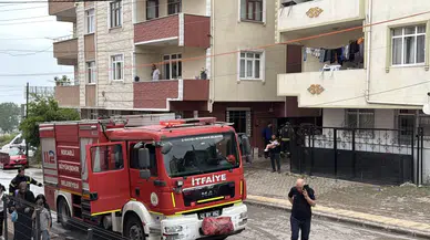 Kocaeli'de apartman dairesinde yangın : 3 kişi dumandan etkilendi