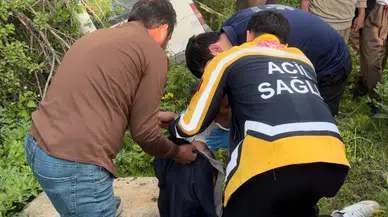 Hakkari'de minibüs yoldan çıktı, 3 kişi yaralandı