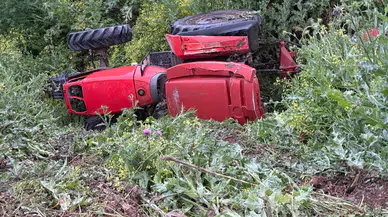 Bursa'da traktör kazası : Şarampole devrilen aracın altında kalan sürücü öldü