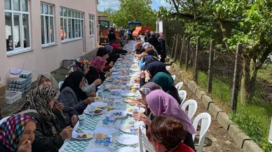 Balıkesir Karesi’de geleneksel hayır yemeği : 2 bin kişi aynı sofrada buluştu