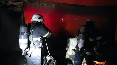 Hatay Hassa'da konteyner alev alev yandı