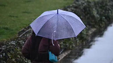 Adana’da sağanak hayatı felç etti : Cadde ve sokaklar sular altında