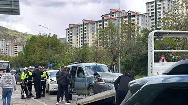 Gümüşhane’de zincirleme trafik kazası : 4 yaralı