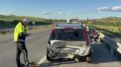 Yozgat'ta ticari araç ile otomobil çarpıştı : 8 yaralı
