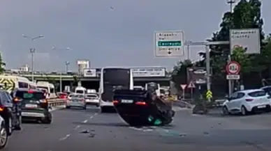 Kadıköy'de D-100 Karayolu'nda kaza : Sürücü fenalaştı otomobil takla attı
