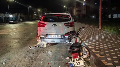 Sivas'ta motosiklet, park halindeki araca çarptı : 17 yaşındaki sürücü öldü