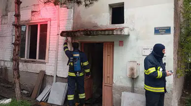 Eskişehir'de iki katlı binada yangın : 98 yaşındaki kadın yaşamını yitirdi