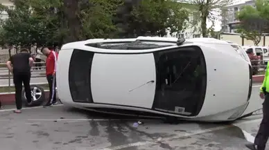 Siirt’te otomobil refüje çarpıp takla attı : 3 yaralı