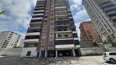 Gaziantep'te 'süper hücre' fırtınası : Balkon duvarları yıkıldı, camlar patladı
