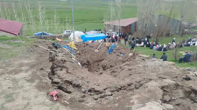 Erzurum Tekman'da ahır çöktü : Kadın hayatını kaybetti