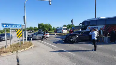 Sakarya Akyazı'da zincirleme kaza : 3'ü çocuk 5 yaralı