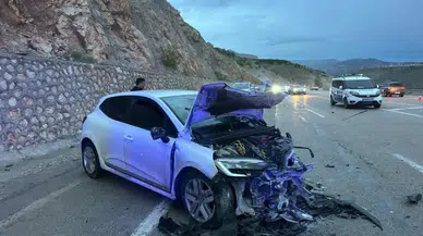 Malatya'da otomobiller kafa kafaya çarpıştı : 1'i ağır 8 yaralı