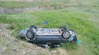 Çorum'da otomobil şarampole devrildi : 4 yaralı
