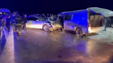 Gaziantep'te iki araç kafa kafaya çarpıştı : Kazada 1 ölü, 12 yaralı