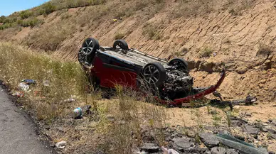 Yozgat'ta otomobil takla attı : Sürücü ve yolcu yaralandı