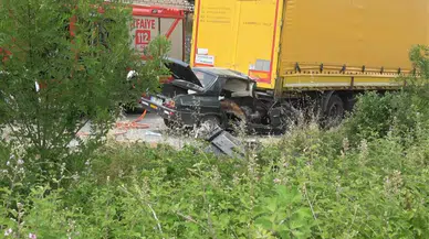 Samsun'da tıra arkadan çarpan otomobilde 2 kişi öldü