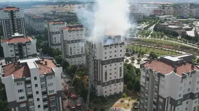 Küçükçekmece'de bina yangını