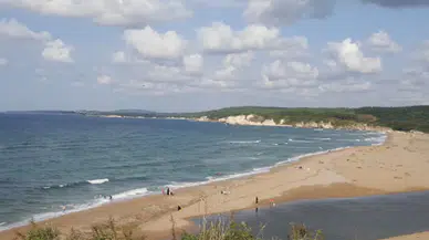 Kandıra'da olumsuz hava nedeniyle tüm plajlarda denize girmek yasaklandı
