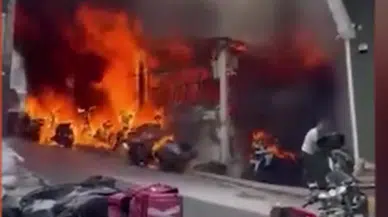Fatih Balat'ta tamirhane yangını
