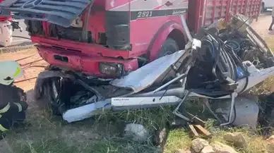 Şanlıurfa'da kamyonun altında ezilen otomobildeki 2 kişi öldü