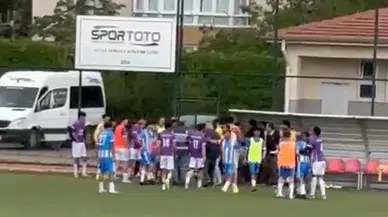 Kayseri'de amatör liginde futbolcular hakeme saldırdı