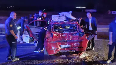 Bolu’da tırın çarptığı otomobil kullanılamaz hale geldi : 3 yaralı