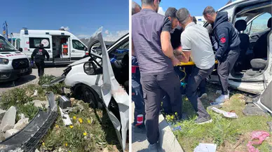 Van'da iki otomobil çarpıştı : Çok sayıda ölü ve yaralı var