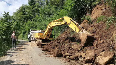 Ordu'da heyelan nedeniyle kapanan yollar ulaşıma açıldı