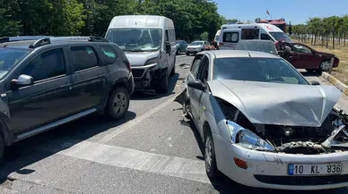 Balikesir'de 6 araçlı zincirleme kaza : 2 kişi yaralandı