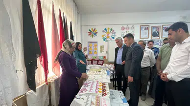 Bingöl Adaklı'da yıl sonu programı : El emeği ürünler sergilendi