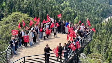 Kastamonu'da Gençlik Haftası kutlandı : Türk bayraklarıyla 7 kilometre yürüdüler