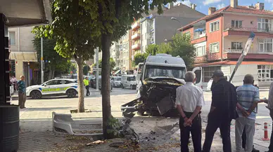 Eskişehir'de 4 araçlı zincirleme kazada 9 kişi yaralandı