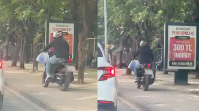 Eskişehir'de trafikten sıkılan motosiklet sürücüsü kaldırımda ilerledi