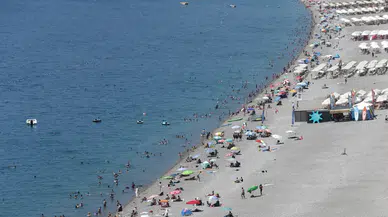 Antalya'da sıcak hava dalgası : Vatandaşlar sahile koştu